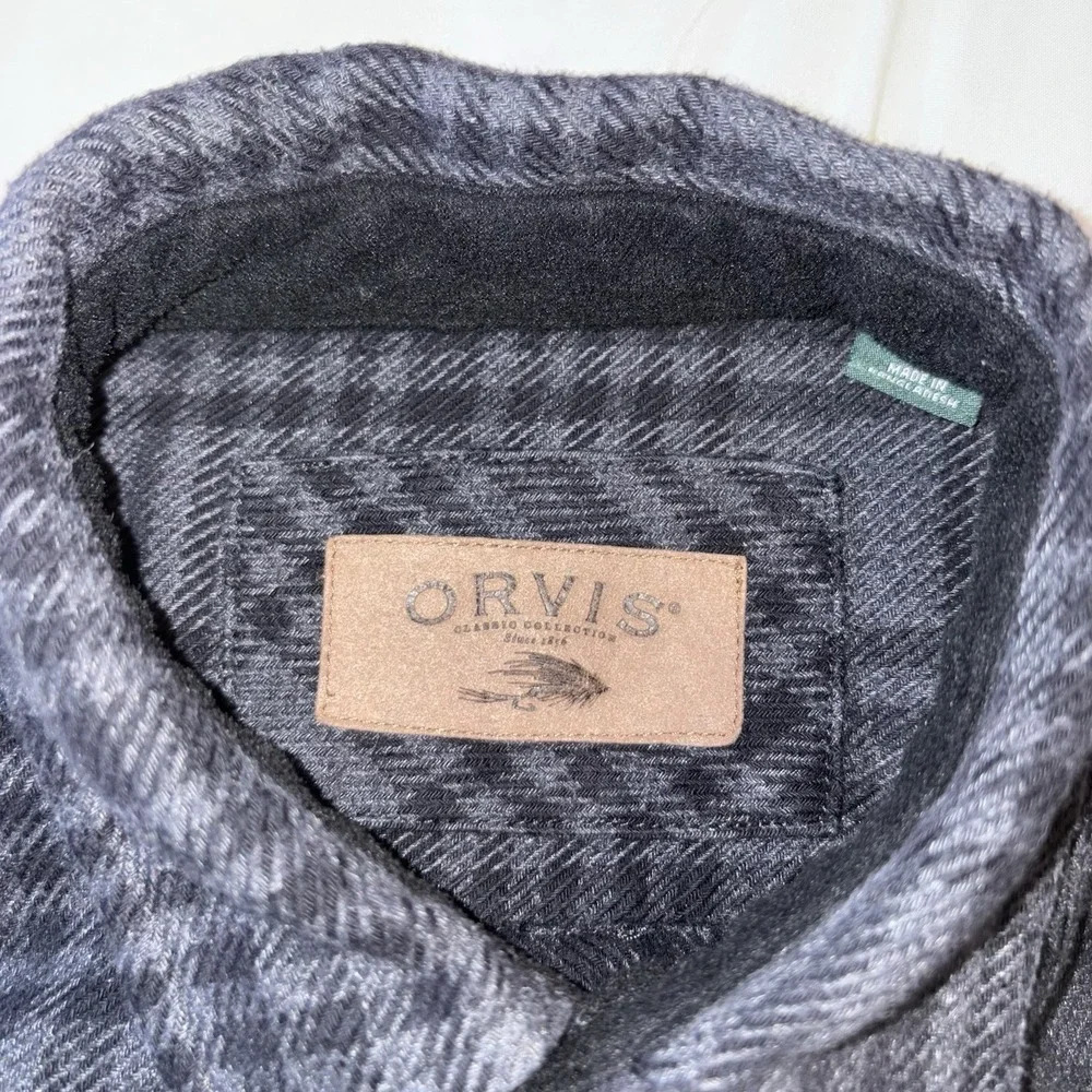 ORVIS Flannel Shirt Mens Medium Gray Plaid Long Sleeve Button Up Outdoor Casual